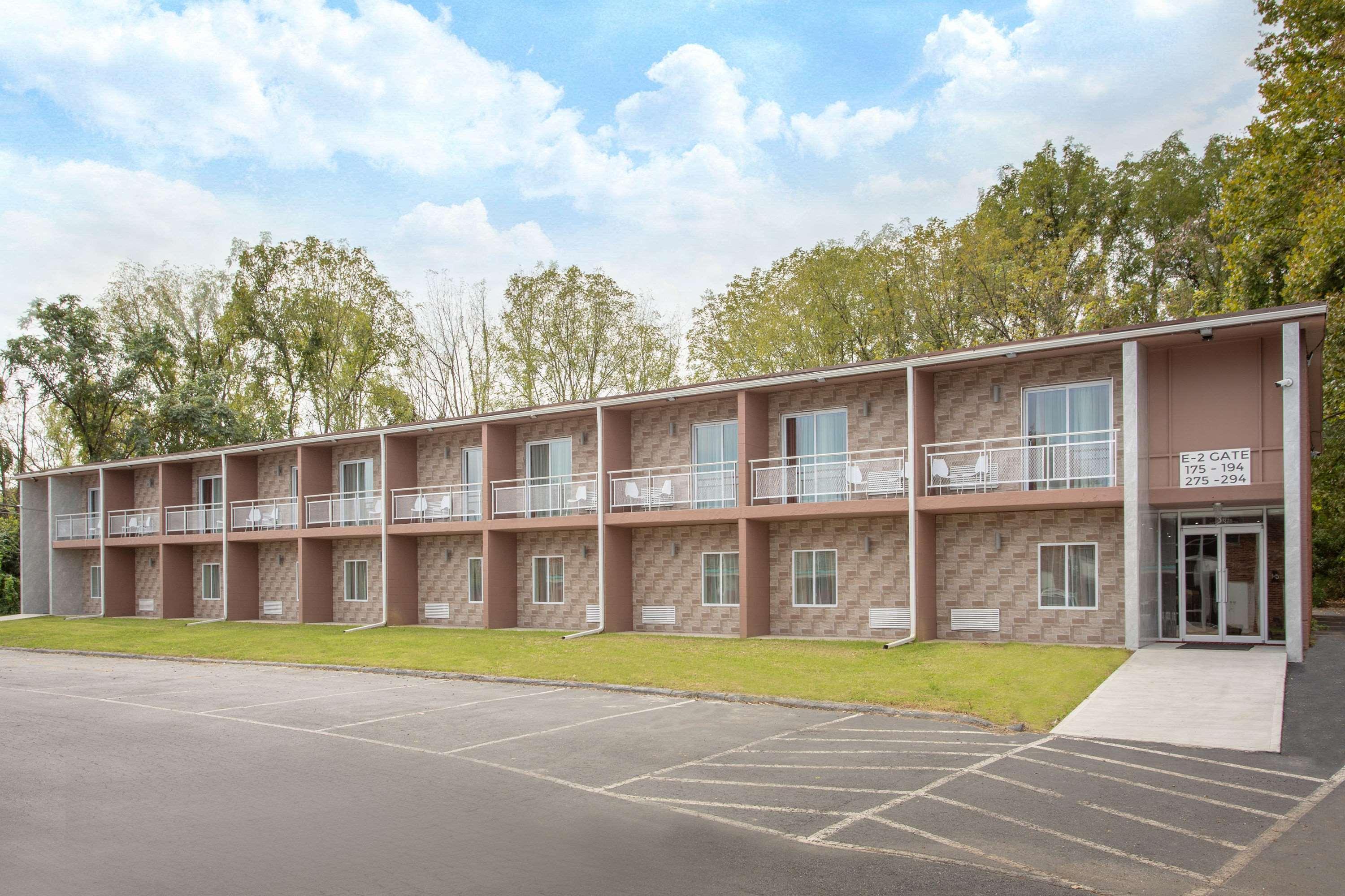 Howard Johnson By Wyndham Harrisburg Exterior photo
