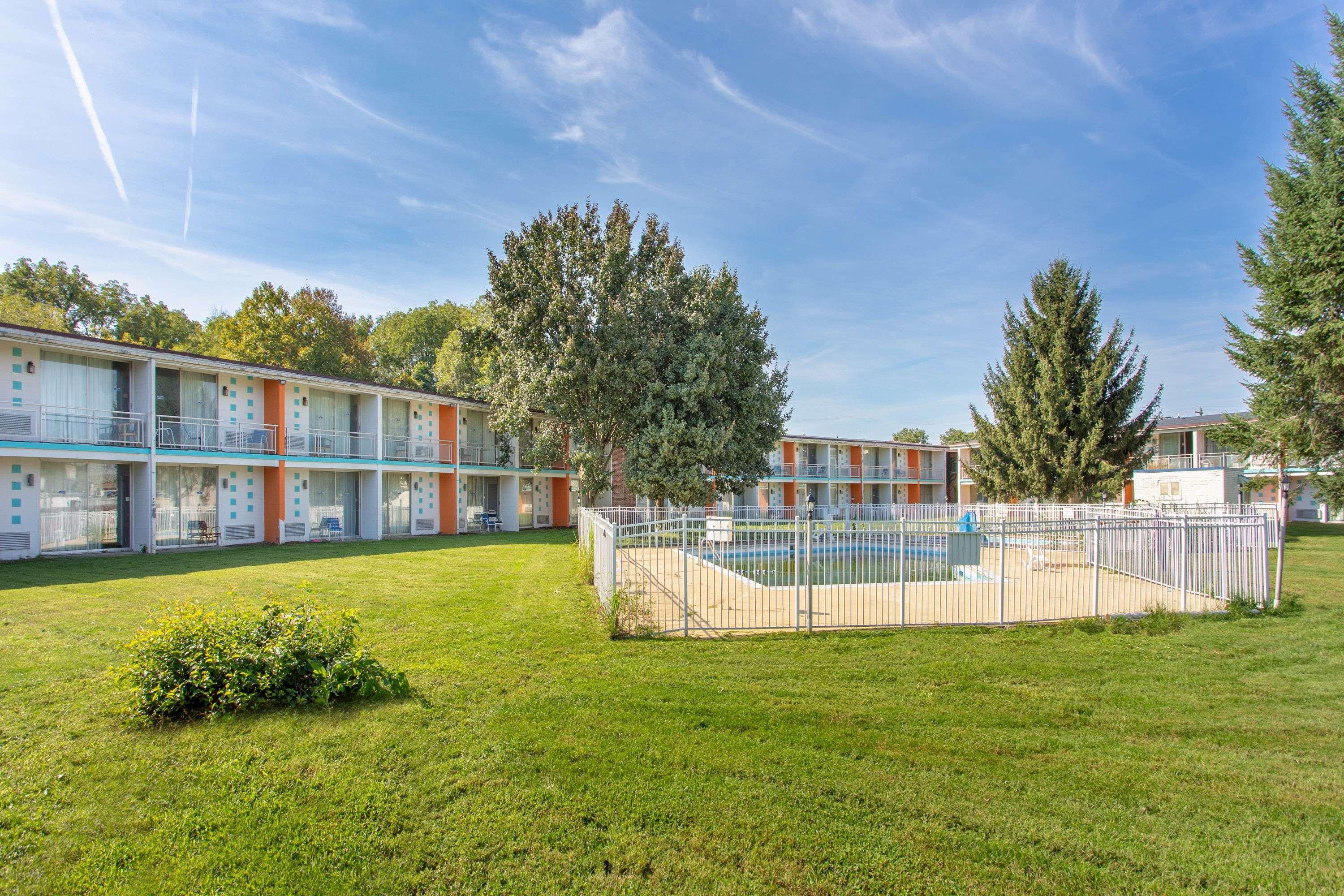 Howard Johnson By Wyndham Harrisburg Exterior photo