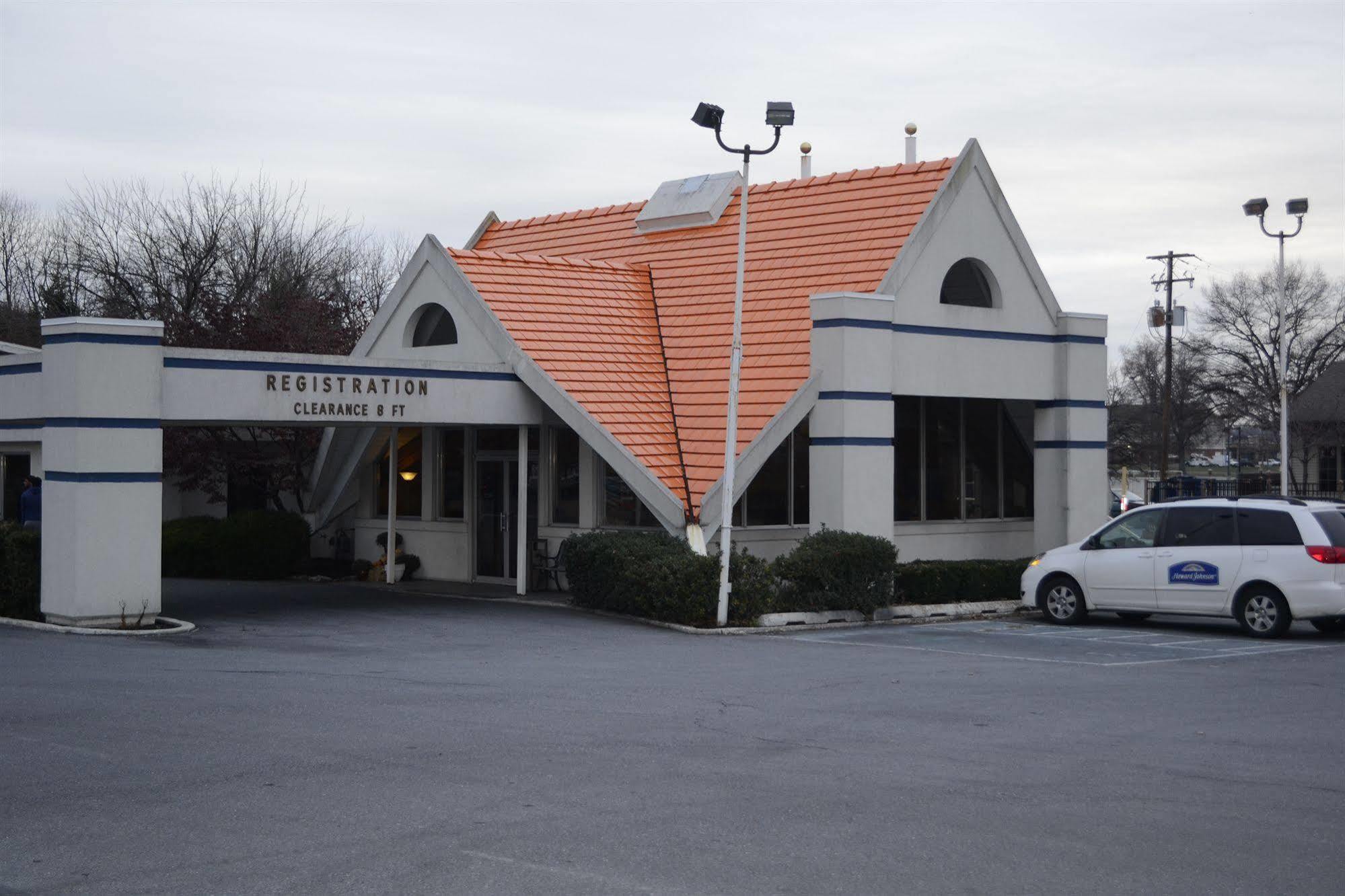 Howard Johnson By Wyndham Harrisburg Hotel Exterior photo