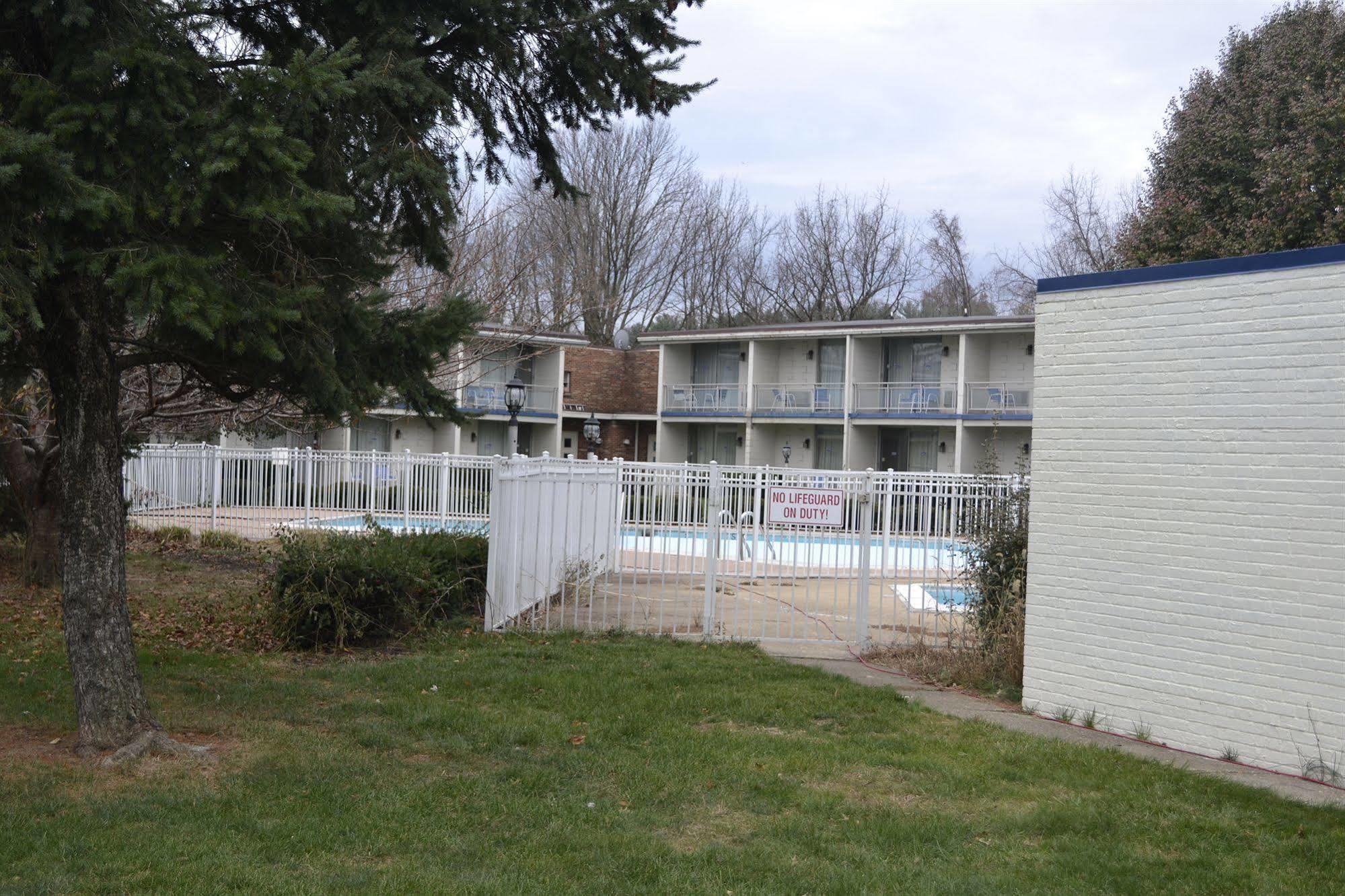 Howard Johnson By Wyndham Harrisburg Hotel Exterior photo